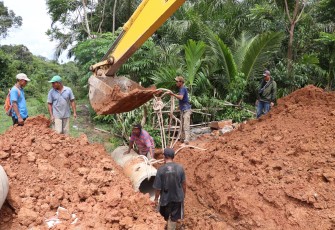 Masyarakat Tengah Padang Bersyukur Ada TMMD di Desanya