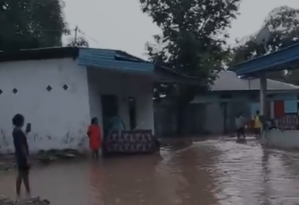 Banjir yang melanda Kabupaten Sanggau, Provinsi Kalimantan Barat, Senin (21/4). Sumber foto : BPBD Kabupaten Sanggau