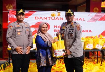 Kapolres Oku Timur AKBP Kevin Leleury.S,I.K,.M,Si Berikan Bantuan Sosial