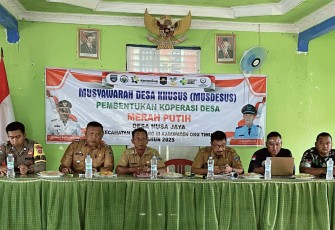 Polsek Belitang Tiga Kawal Musyawarah Desa Khususnya Pembentukan Koprasi Merah Putih