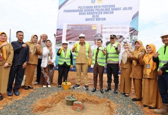 Bupati Bintan Lakukan Peletakan Batu Pertama Pembangunan Poliklinik Rawat Jalan RSUD Bintan
