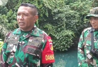 Dandim 1310/Bitung saat meninjau mata air yang akan di gunakan untuk Supali air bersih di bak air kelurahan Girian Permai Kecamatan Girian Kota Bitung