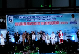 Wakil Presiden Republik Indonesia, Gibran Rakabuming Raka saat memberikan sambutan di kegiatan ibadah dan Konser Natal Yesus Kristus terpadu di Kota Bitung.