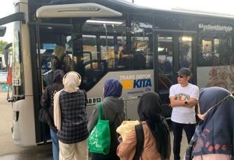 Ilustrasi pengguna BisKita Trans Depok 
