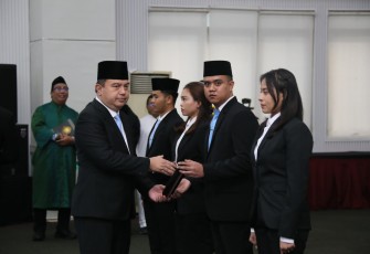 Sekretaris Jenderal (Sekjen) Kementerian Dalam Negeri (Kemendagri) Tomsi Tohir melantik sebanyak 113 pejabat fungsional di lingkungan Kemendagri