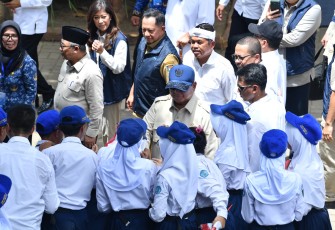 Kementerian Pendidikan Dasar dan Menengah menegaskan komitmennya mempercepat digitalisasi pembelajaran di seluruh Indonesia, sejalan dengan peluncuran Program Digitalisasi Pembelajaran untuk Indonesia Cerdas yang turut dihadiri Wakil Ketua Komisi X DPR RI, Maria Yohana Esti Wijayati dan Gubernur Jawa Barat, Dedy Mulyadi di SMPN 4 Kota Bekasi
