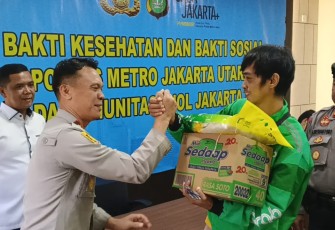 Bhakti Kesehatan dan Bhakti Sosial Polsek Metro Penjaringan Bersama Komunitas Ojol Jakut