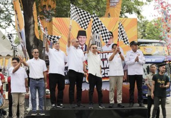 Wakil Ketua DPR RI Sufmi Dasco Ahmad melepas 100 bus Pulang Basamo yang akan mengantarkan ribuan warga pulang ke kampung halaman di Sumatra Barat (Sumbar)