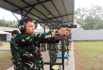 Lanud Sultan Hasanuddin Gelar Latihan Menembak Pistol