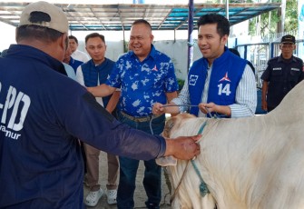 Demokrat Jatim Bagikan 1.500 Paket Daging Kurban