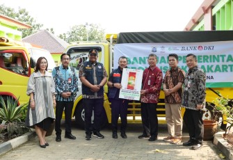 Direktur Jenderal Bina Administrasi Kewilayahan, Safrizal ZA, hadir dalam penyerahan bantuan untuk korban bencana banjir dari Pemerintah Provinsi DKI Jakarta kepada Pemerintah Kota Bekasi