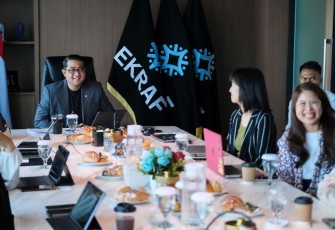 enteri Ekonomi Kreatif (Menteri Ekraf), Teuku Riefky Harsya menerima audiensi Pop Mart International Group di Kantor Kementerian Ekonomi Kreatif, Jakarta