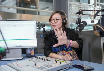 Wakil Menteri Ekonomi Kreatif (Wamen Ekraf) Irene Umar tampil sebagai narasumber dalam program Radio Masih Ada yang diinisiasi Kementerian Ekraf
