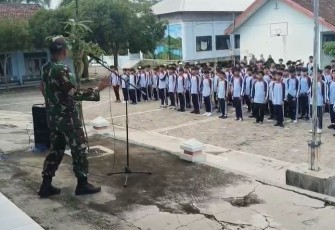 Babinsa Karanganyar Berikan Pelatihan PBB 