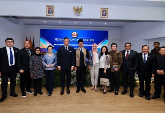Menko AHY dan Menteri Ekraf Hadiri Sidang Promosi Doktor Menteri Transmigrasi di Unpad