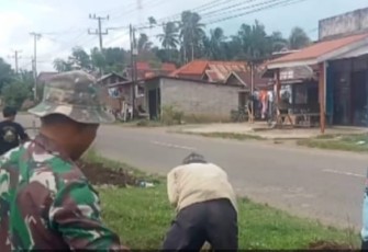 Budaya Gotong Royong Pembersihan Lingkungan di Satgas TMMD Ke-124 Kodim 0408/BS