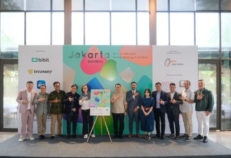 Wakil Menteri Ekonomi Kreatif (Wamenekraf), Irene Umar, menghadiri pembukaan ART Jakarta Gardens 2025 di Hutan Kota by Plataran, Jakarta, Selasa, 22 April 2025