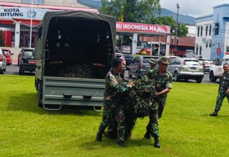 Personel Kodim 1310/Bitung saat melaksanakan Berbagai persiapan penutupan TMMD