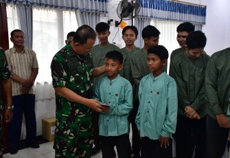 Komandan Puspenerbal Kunjungi Panti Asuhan Laksamana Moeljadi Juanda