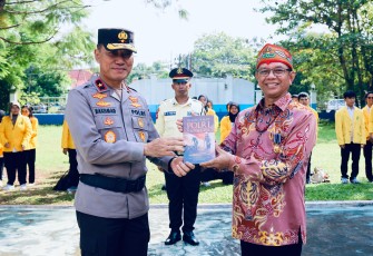 Wakapolda, Brigjen Pol Rakhmad Setyadi menghadiri upacara peringatan Hari Pendidikan Nasional (Hardiknas) Tahun 2025, Jumat (2/5/2025)