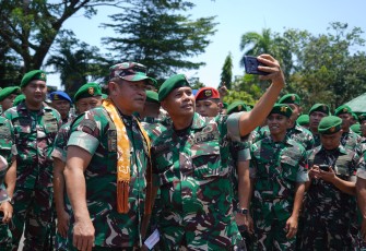 Kasad saat bertatap muka dengan keluarga besar Korem 041/Garuda Emas dalam kunjungan kerjanya ke Bengkulu, Selasa (11/3/2025).