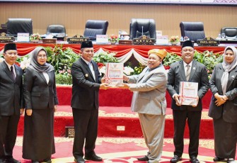 Penyampaian Laporan Hasil Pemeriksaan (LHP) Badan Pemeriksa Keuangan (BPK) RI atas Laporan Keuangan Pemerintah Daerah (LKPD) Provinsi Kepulauan Riau Tahun Anggaran 2024, yang digelar pada Senin (23/6) di Balairung Raja Khalid Hitam, Kantor DPRD Provinsi Kepri, Pulau Dompak, Tanjungpinang.
