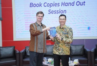 Kementerian Pendayagunaan Aparatur Negara dan Reformasi Birokrasi (PANRB) berkolaborasi dengan Fakultas Ilmu Administrasi Universitas Indonesia mengadakan kegiatan Knowledge Sharing dan Peluncuran Buku 'Bagaimana Membentuk Negara yang Berjiwa Kewirausahaan: Mengapa Inovasi Membutuhkan Birokrasi', di Depok, Kamis (10/04/2025)