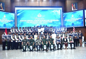 IR Kolinlamil Hadiri Pelepasan Peserta Ibadah TNI AL ke Luar Negeri
