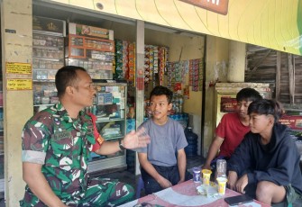Babinsa Koramil Ngawi Sampaikan Kepada Pemuda Tentang Bahayanya Narkoba