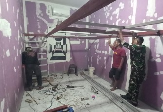 Hari Ketiga Renovasi Panti Asuhan Amanah Assodiqiyah Fokus Pada Pengecatan dan Pembuatan Tempat Tidur