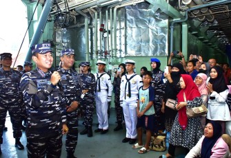 KRI Banjarmasin-592 Tuntaskan Arus Balik Program Mudik Gratis TNI AL 2025