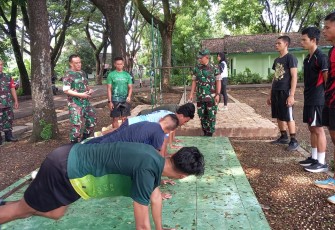 Kodim 0802/Ponorogo terus melakukan kegiatan sosialisasi terkait rekrutmen atau penerimaan untuk menjadi prajurit Tentara Nasional Indinesia Angkatan Darat (TNI AD) kepada warga Kabupaten Ponorogo khususnya para generasi muda, Rabu (29/01/2025)