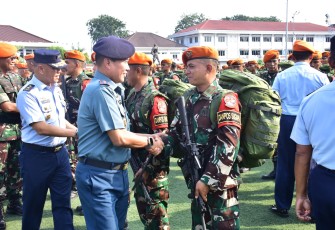 Panglima Kolinlamil Dampingi Kasau Sambut Satgas Pamtas RI-PNG Kewilayahan 