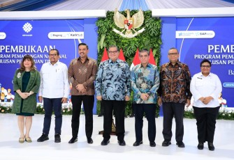 Menaker Yassierli resmi membuka Program Pemagangan Nasional Lulusan Perguruan Tinggi batch II di Kantor Kementerian Ketenagakerjaan, Jakarta, Rabu (26/11/2025). 