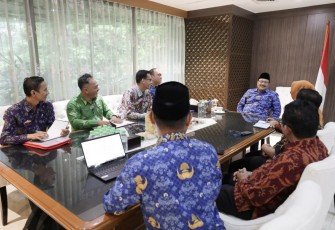 Mensos Saifullah Yusuf mengajak Bupati Mesuji terpilih Elfianah bekerjasama mengatasi kemiskinan.