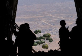 Operasi pengiriman bantuan dan airdrop di Jalur Gaza