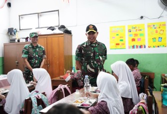 Panglima TNI Tinjau Program Makan Bergizi Gratis di Cimahi Jawa Barat
