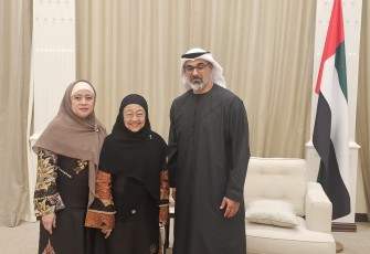 Ketua DPR RI Puan Maharani bersama Presiden ke-5 RI Megawati Soekarnoputri bertemu dengan Putra Mahkota Abu Dhabi, Uni Emirat Arab (UEA), Sheikh Khaled Bin Mohamed Bin Zayed Al Nahyan. Dalam pertemuan tersebut, Puan menyuarakan gagasan tentang perempuan