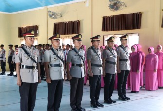 Upacara serah terima jabatan (Sertijab) sejumlah Pejabat Utama (PJU)  yang digelar di aula R.S. Soekanto Tjokrodiatmodjo Mapolres setempat, Sabtu, (19/7/2025).