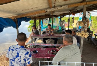 Kapolres Aceh Singkil saat Sambangi Warga di Warung Kopi, sekitar pukul 10.00 WIB, Rabu ( 24/09/2025).