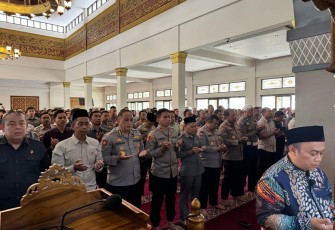 Polda Jabar dan Jajaran Serentak  Laksanakan Salat Ghoib