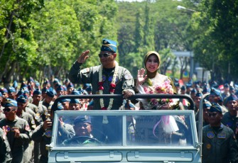 Tradisi Pisah Sambut Komandan Pusat Penerbangan TNl Angkatan Laut (Danpuspenerbal) dari Laksda TNl Sisyani Jaffar kepada Laksma TNl Bayu Alisyahbana yang dihelat di Gedung Brahmastra, Lanudal Juanda, Puspenerbal, Sidoarjo, Sabtu (10/5/2025)