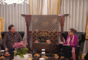 Menko Airlangga bersama Dubes AS Kamala S. Lakhdhir di Jakarta, Selasa (8/4)