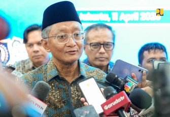 Menteri Pekerjaan Umum Dody Hanggodo didampingi Wakil Menteri PU Diana Kusumastuti dan para  Pejabat Tinggi Madya di lingkungan Kementerian PU berkesempatan melakukan Silaturahmi sekaligus Halal Bihalal bersama dengan para Wartawan Media Massa di Pendopo Kementerian PU, Jumat (11/4/2025)