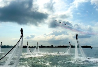 Aksi Memukai Rajawali Laut Flight
