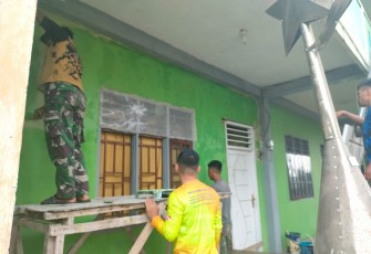 Satgas TMMD Lakukan Pengecetan Tembok Panti Asuhan Al-mutahdien Hidayatullah 