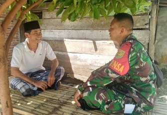 Anggota Satgas TMMD Ke-124 Kodim 0408/BS saat Komsos dengan Tokoh Agama
