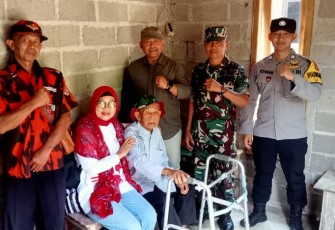 Danramil 0801/12 Pringkuku Hadiri Serah Terima Bantuan Rumah Untuk Veteran