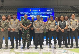 Simulasi keamanan jelang peringatan puncak hari Bhayangkara ke-79 yang akan digelar di kawasan Monas, Jakarta Pusat. 