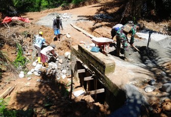 Satgas TMMD Ke-124 Kodim 0408/BS Kebut Pembangunan Talud
